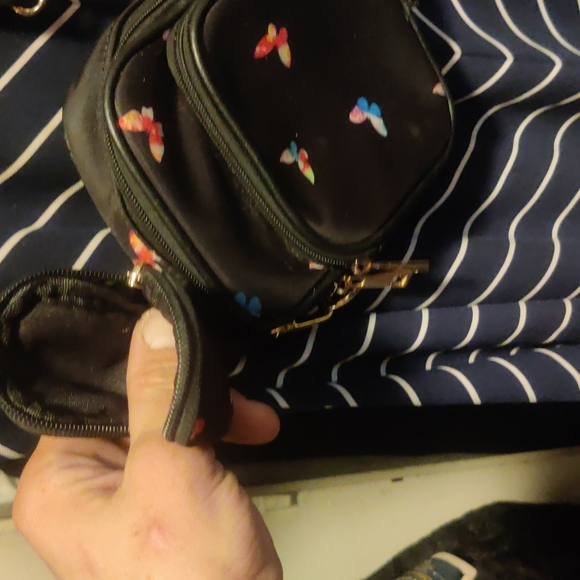 LD Crossbody Bag w/ attached & matching change purse - Picture 4 of 6